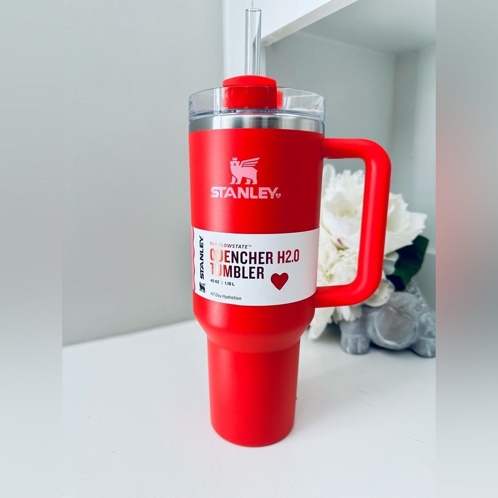 1 DAY SALE❤️ Stanley Valentine’s Day Limited Edition 40oz Flowstate Quencher Red